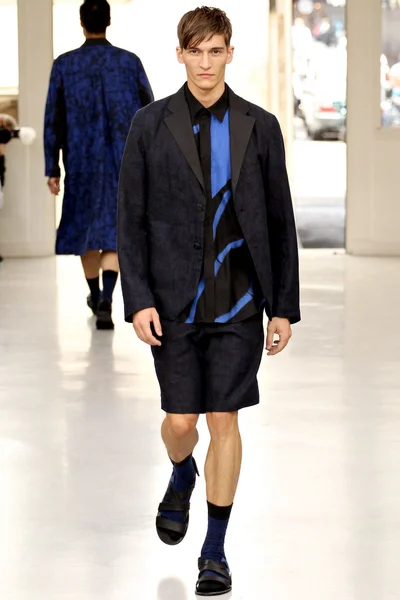 Look 15